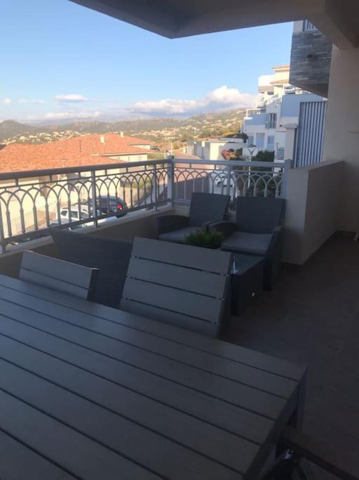 Appart Avec Terrasse Vue Sur Mer Exceptionnelle LʼÎle-Rousse 外观 照片